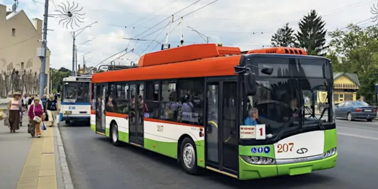 У Рівному змінили рух тролейбусів через ДТП: що відомо