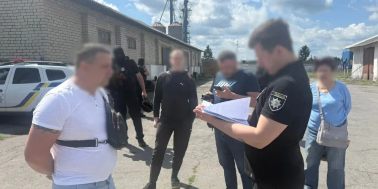 Використовували мотопомпи та гідророзмив: на Рівненщині викрили масштабний видобуток бурштину