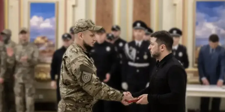 Президент відзначив орденом бійця поліції з Рівненщини, який ліквідував п'ятьох окупантів