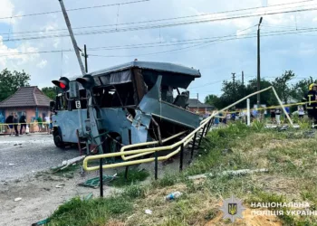 На Рівненщині потяг протаранив маршрутку: що відомо на цей момент