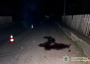 На Рівненщині мотоцикл збив пішохода: чоловік помер у кареті швидкої