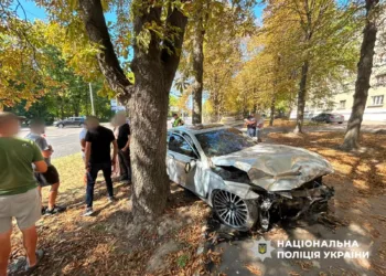 У Рівному сталася ДТП: зіткнулися два авто й водіїв госпіталізували