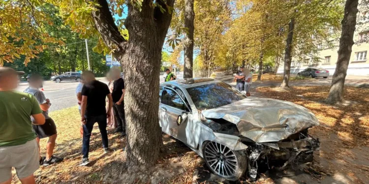 У Рівному сталася ДТП: зіткнулися два авто й водіїв госпіталізували
