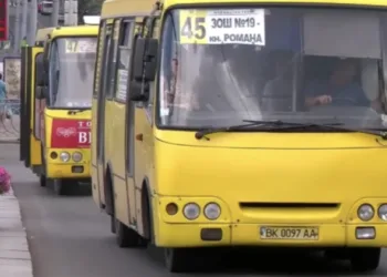У Рівному водій відмовляється прийняти безготівкову оплату: куди скаржитися пасажирам