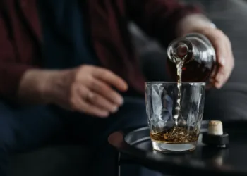 Чому звичний опохміл знищує орган за організмом та як клініка Crystal зупиняє це у Львові
