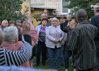 "Мракобісся" на Замковій у Рівному: мешканці будинку злякалися ретранслятора на даху будинку