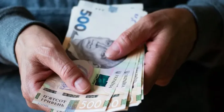 Постраждалі від обстрілів на Рівненщини можуть отримати від ООН по 12 300 гривень: хто саме має право та як отримати