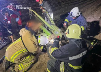 Рятувальники на Рівненщині врятували ногу чоловіка з працюючої ґрунтофрези