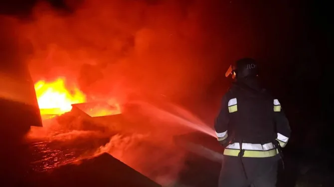 Ворог завдав удару по Рівному: в ОВА закликають мешканців жителів навколишніх будинків переміститися на безпечну відстань