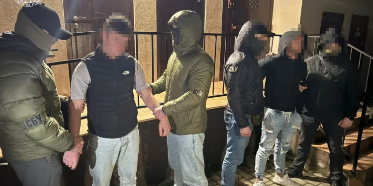 На Рівненщині перед судом постануть п'ятеро чоловіків, які організували незаконне переправлення військовозобов'язаних за 21 тисячу доларів